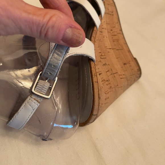 ***SALE - Guess White Wedge Sandals - 7 - Picture 5 of 9